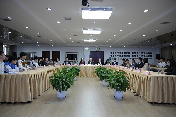 1697679934184486.jpg 小2會(huì)議室照片.jpg